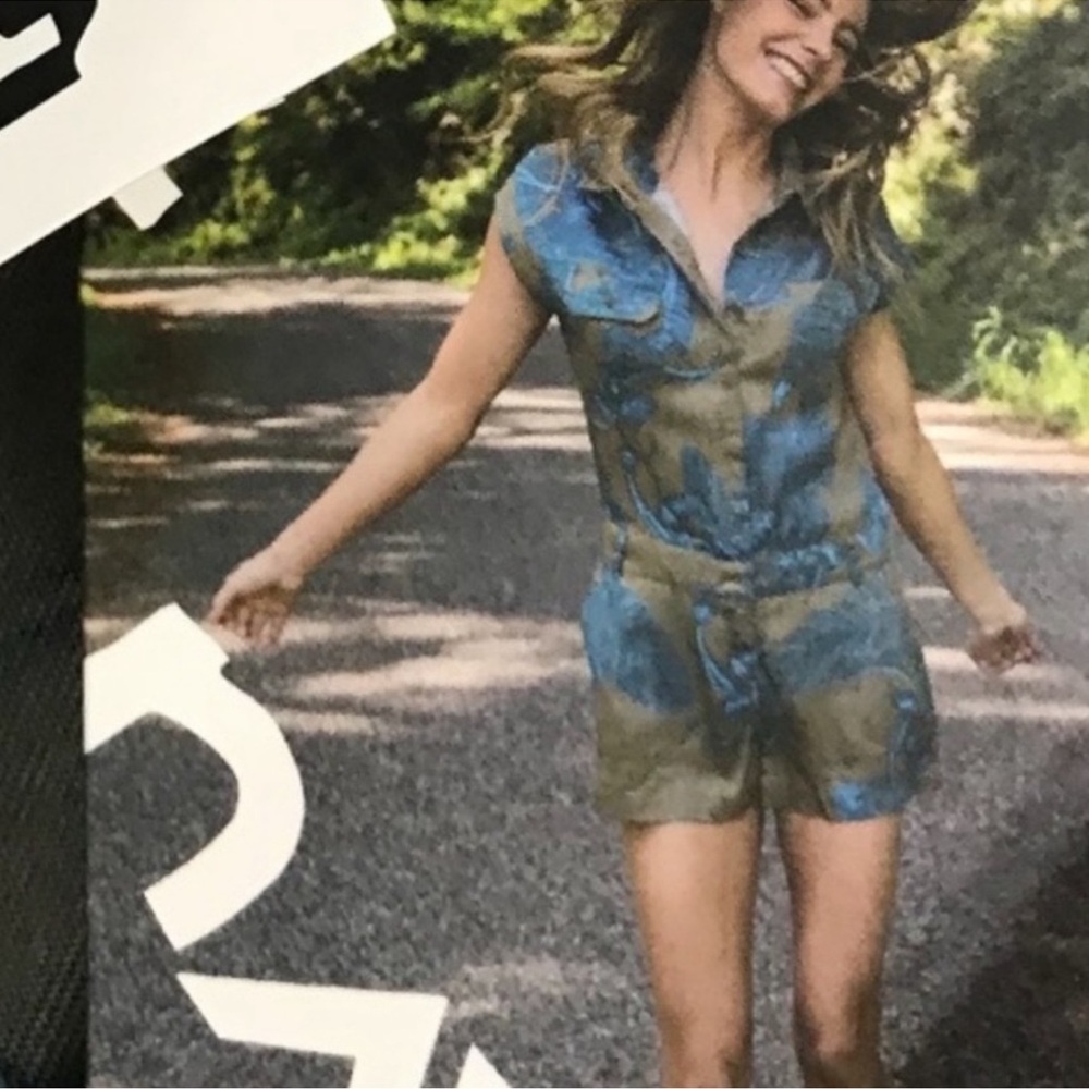 Kavu Freeland Tencel Romper in a green and blue leaf print Size Med